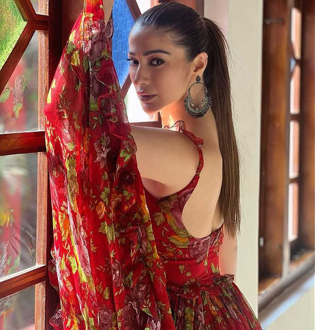 Staggering Pool Clicks Of Raai Laxmi